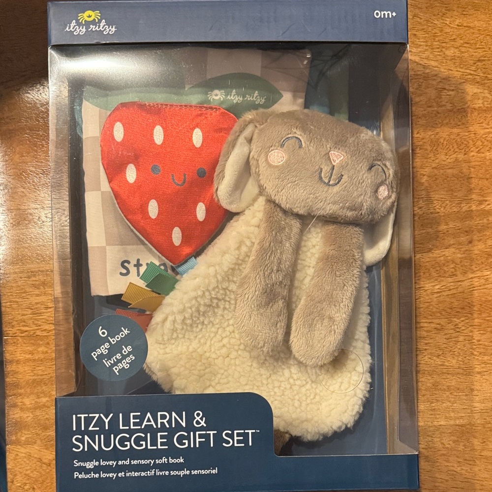 Itzy Ritzy Snuggle Gift Set